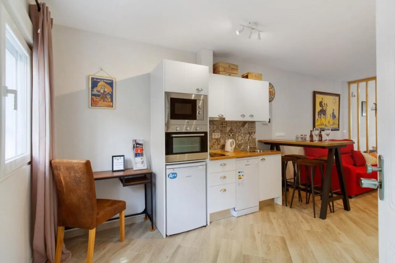 Barcelo 21, Parking On Request, Atico With Terrace & Studio With Patio, Center, Breakfast Included, Quite Neighborhood, Bc Malaga 0*,