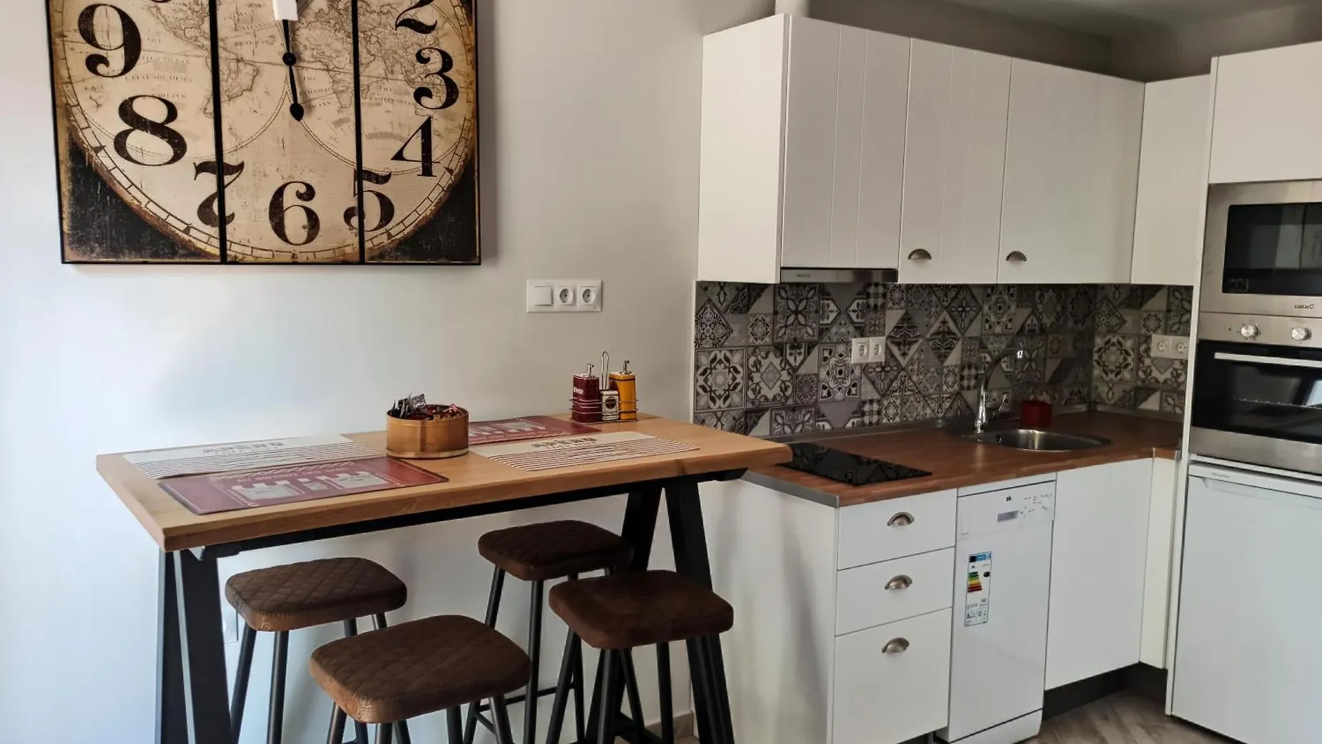 Apartament Barcelo 21, Parking On Request, Atico With Terrace & Studio With Patio, Center, Breakfast Included, Quite Neighborhood, Bc Malaga Hiszpania